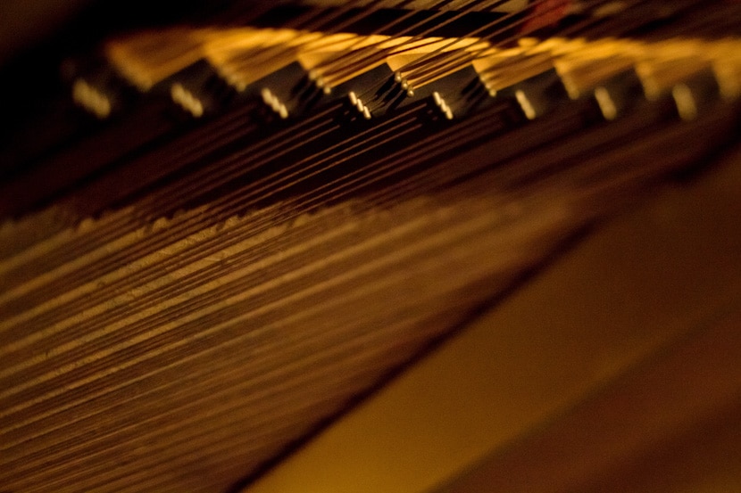 tilt shift photo of the inside of a piano