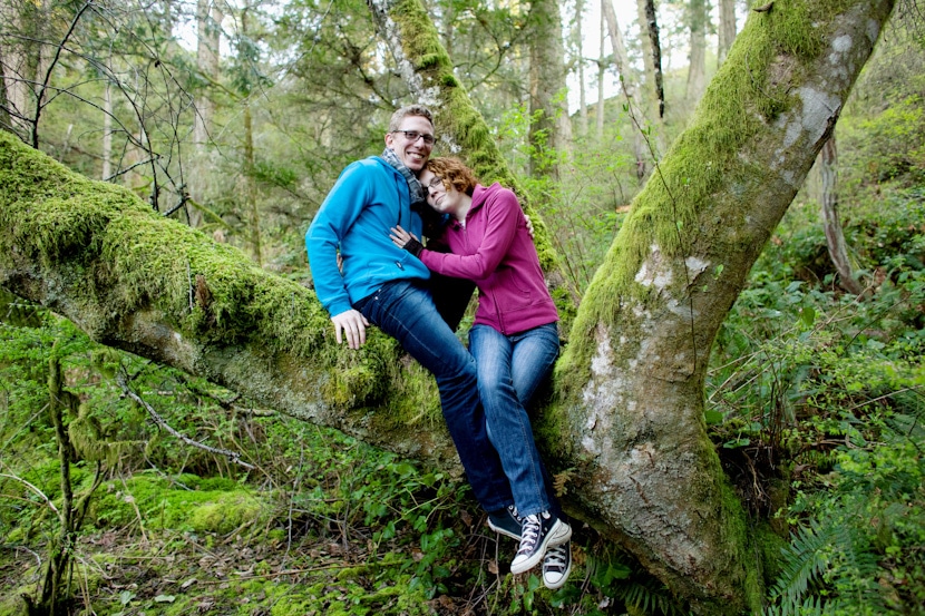 victoria bc couple portrait in mossy tree