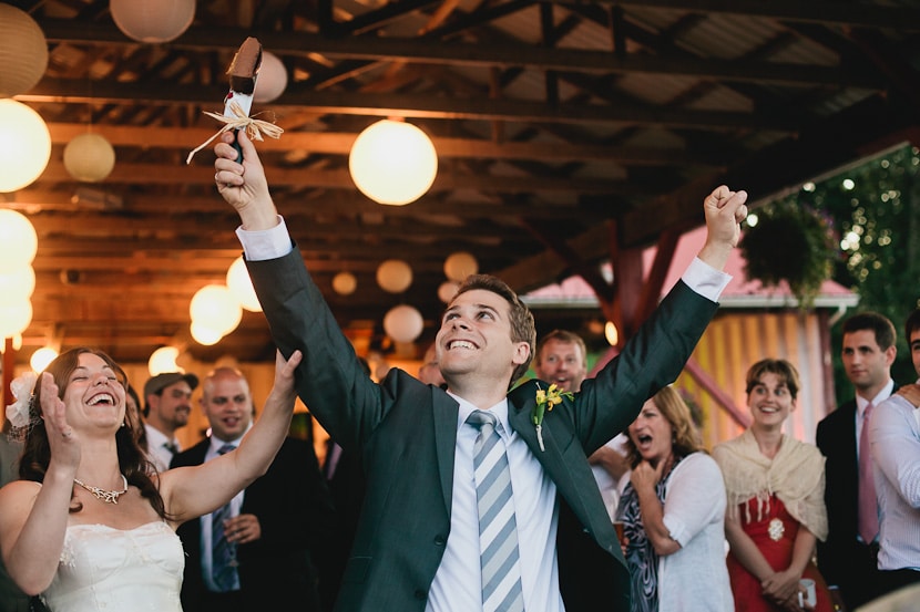 funny moment of cake sticking to knife at wedding