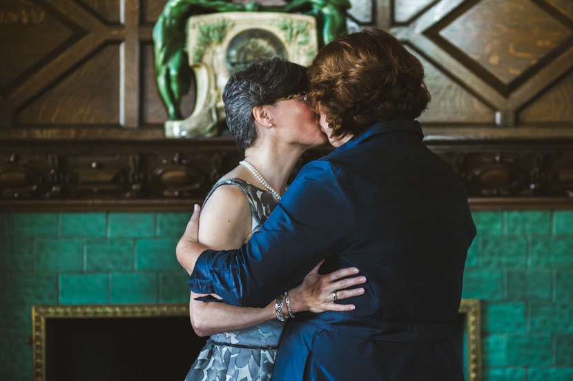 first kiss at fairmont empress ceremony