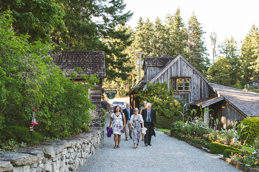 guests arriving for hastings house wedding