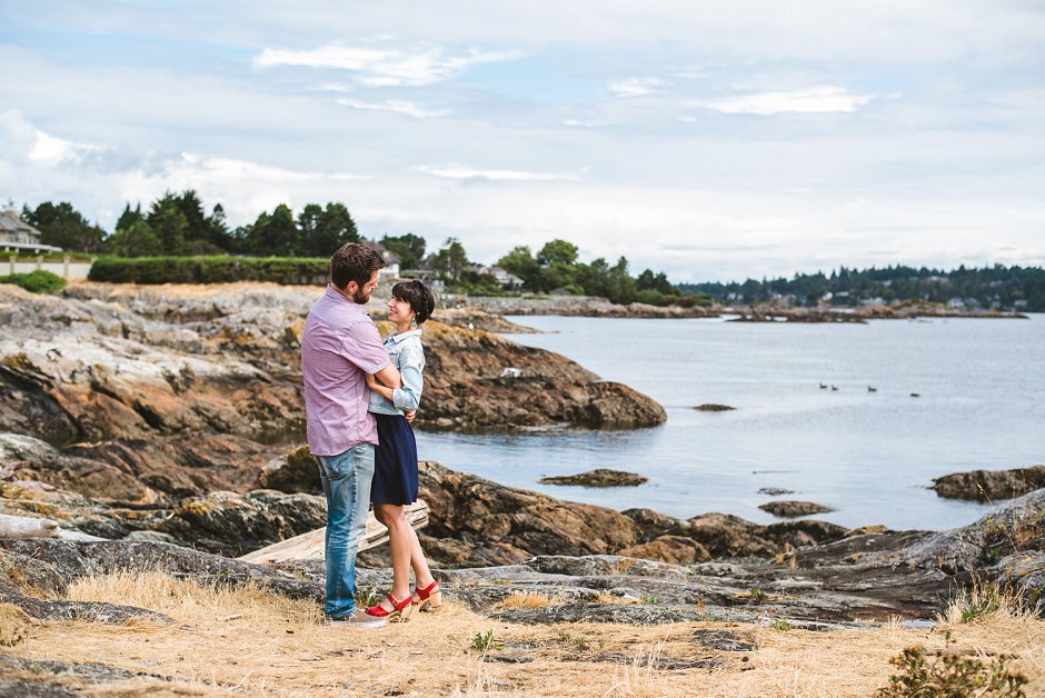 couples mini session at Cattle Point in Oak Bay BC