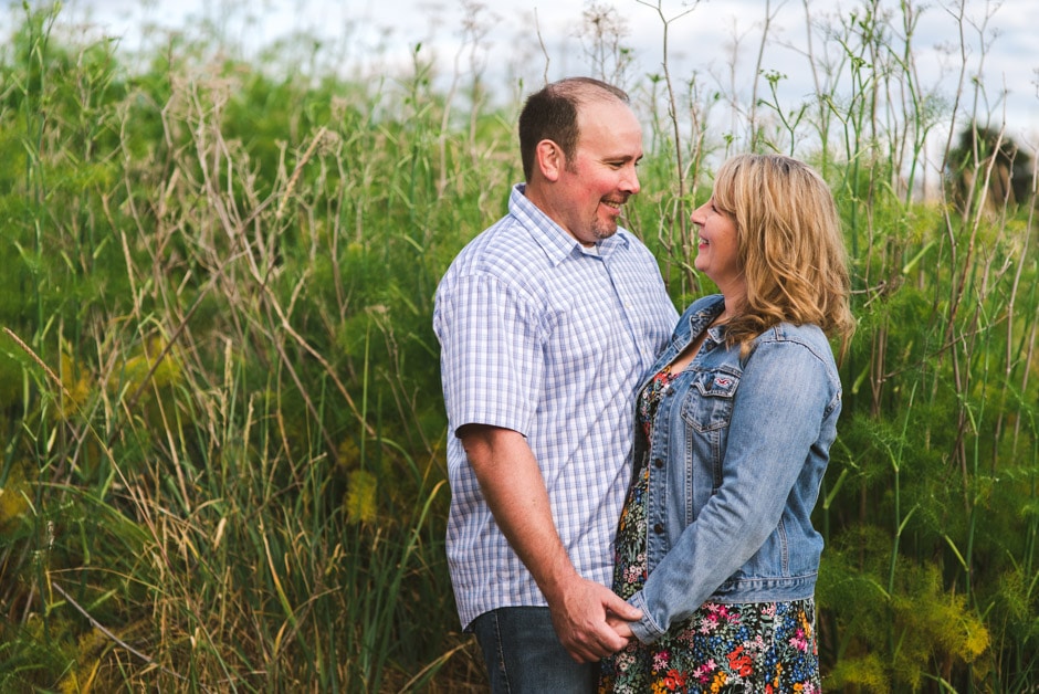 couples mini session on westsong walkway in esquimalt