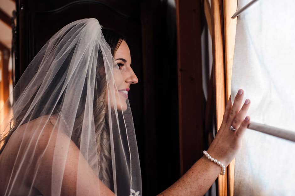 bride peeking at guests arriving