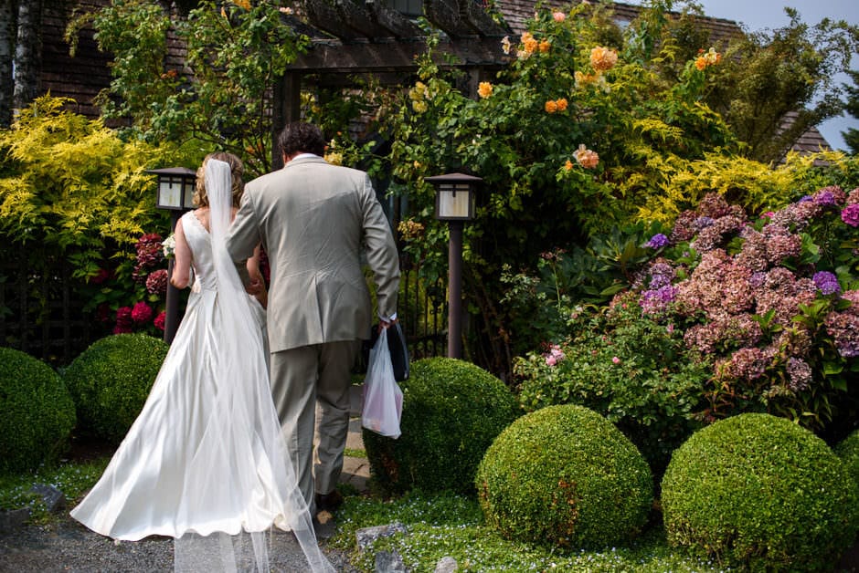 bride and friend entering house before wedding ceremony