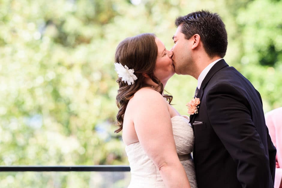 first kiss during wedding ceremony