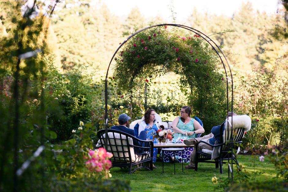 guests relaxing in wedding lounge